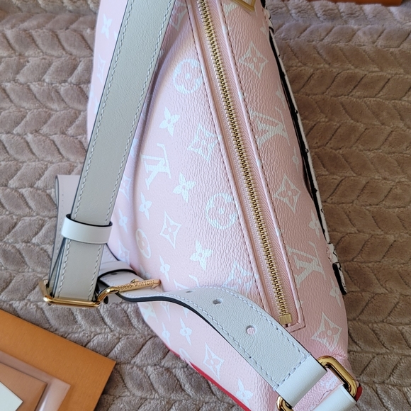 Louis Vuitton Giant Monogram Red Bumbag, Waist Bag Canvas Limited Edition - Picture 15 of 17